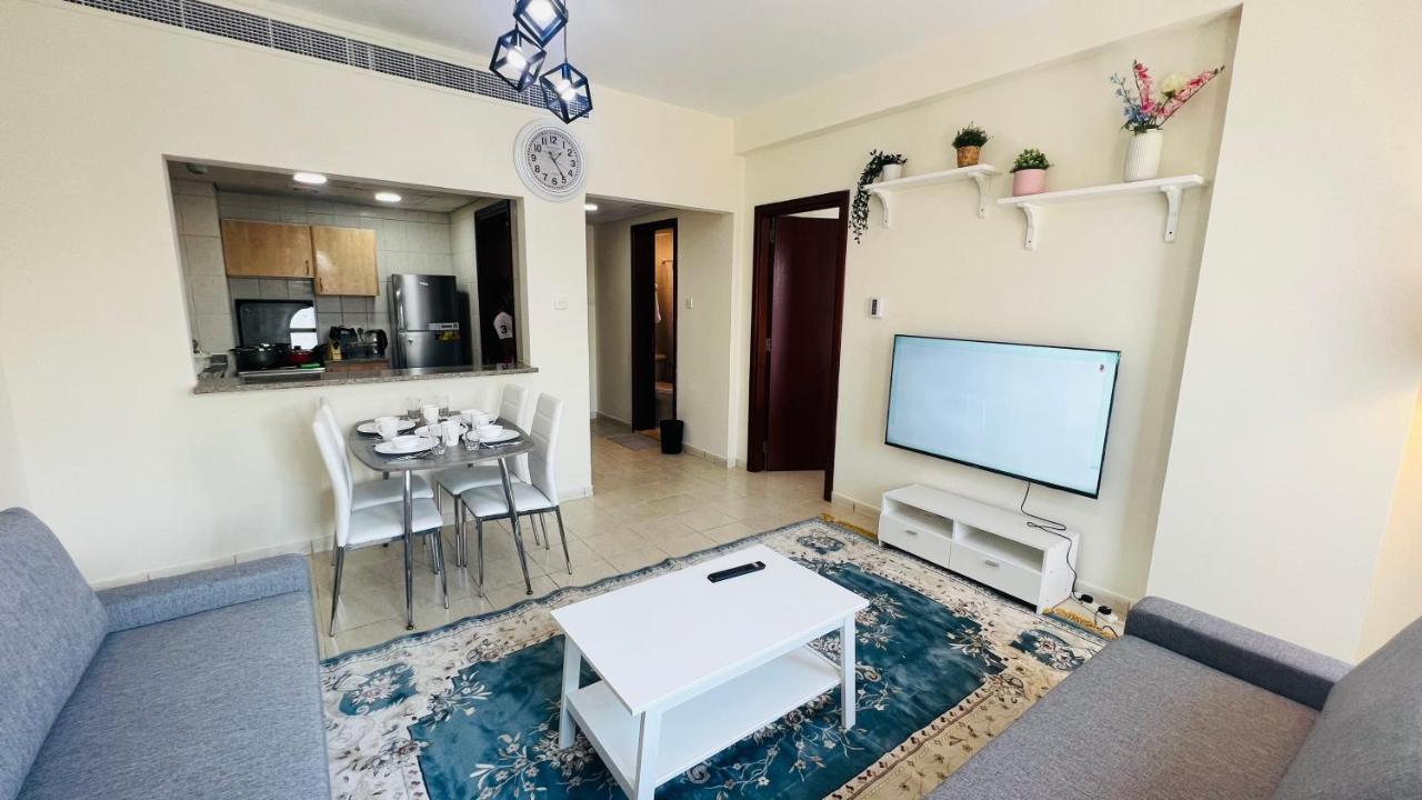 Newly Furnished Cozy One Bed Room Apartment 2 Bathroom City View Dubai Exterior foto